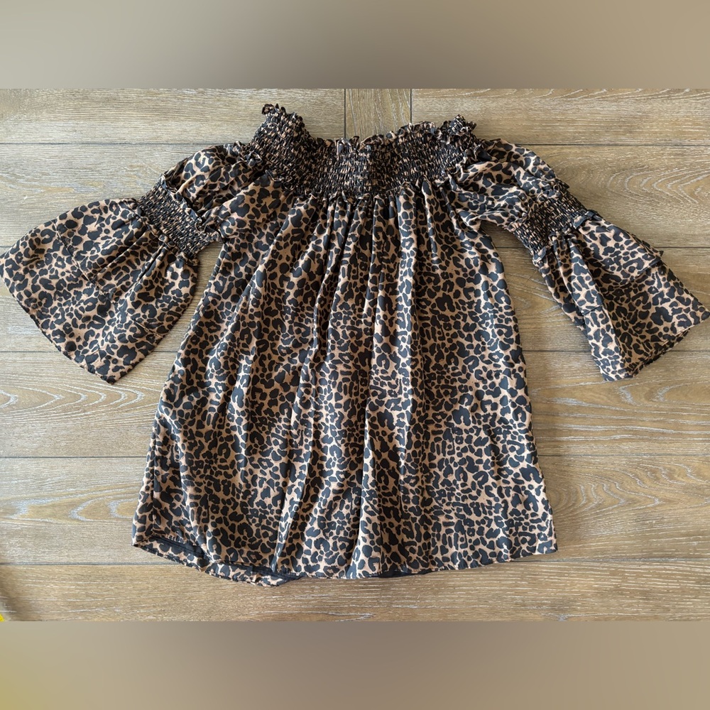 Leopard Print Off-Shoulder Top - Picture 3 of 12